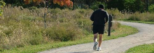 runner on the path in the fall